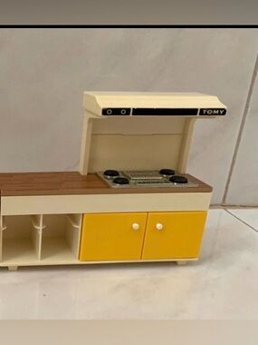 TOMY Vintage Dollhouse Miniatures, 1:16 scale